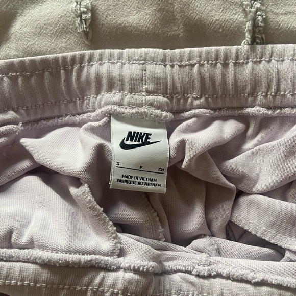 Nike Standard Fit cotton sweat shorts - Picture 2 of 2